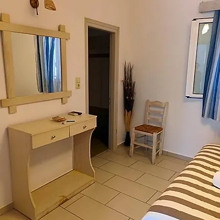 Theofanis Hotell *