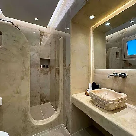 Theofanis Hotell *