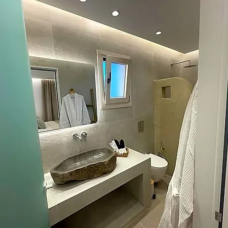 Theofanis Hotell *