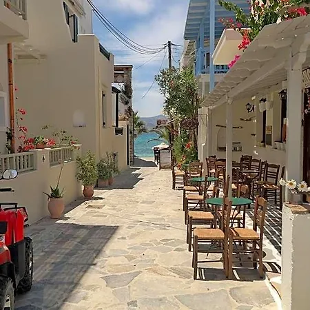 Theofanis Hotell *